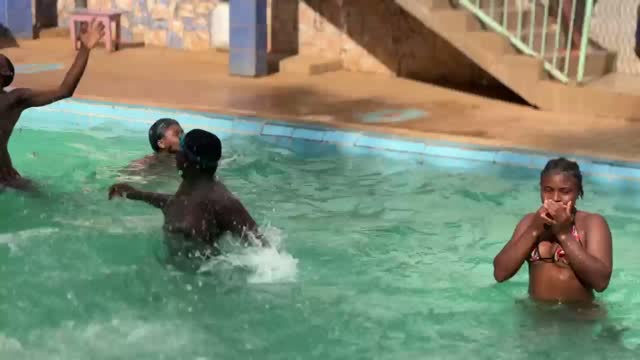 Vidéo d'un cours particulier de natation dirigé par Coach Junior.